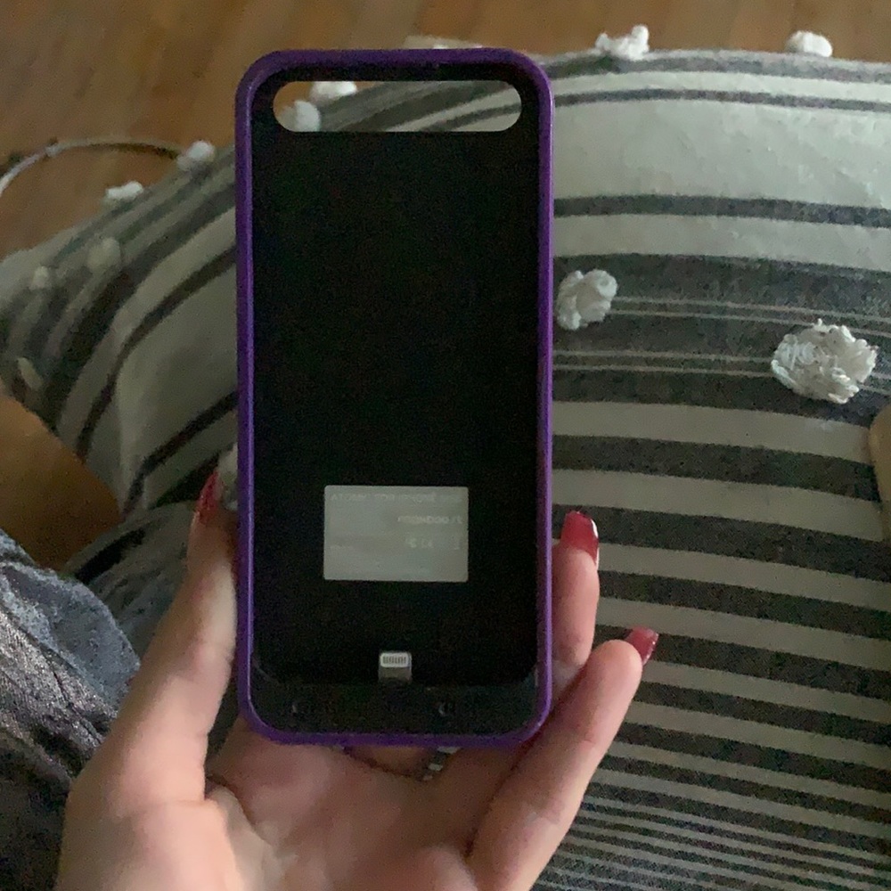 Battery charging case for iPhone 5